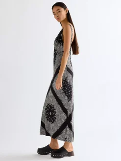 New i Bia ip Dre Damen Kleider Und Jumpsuits